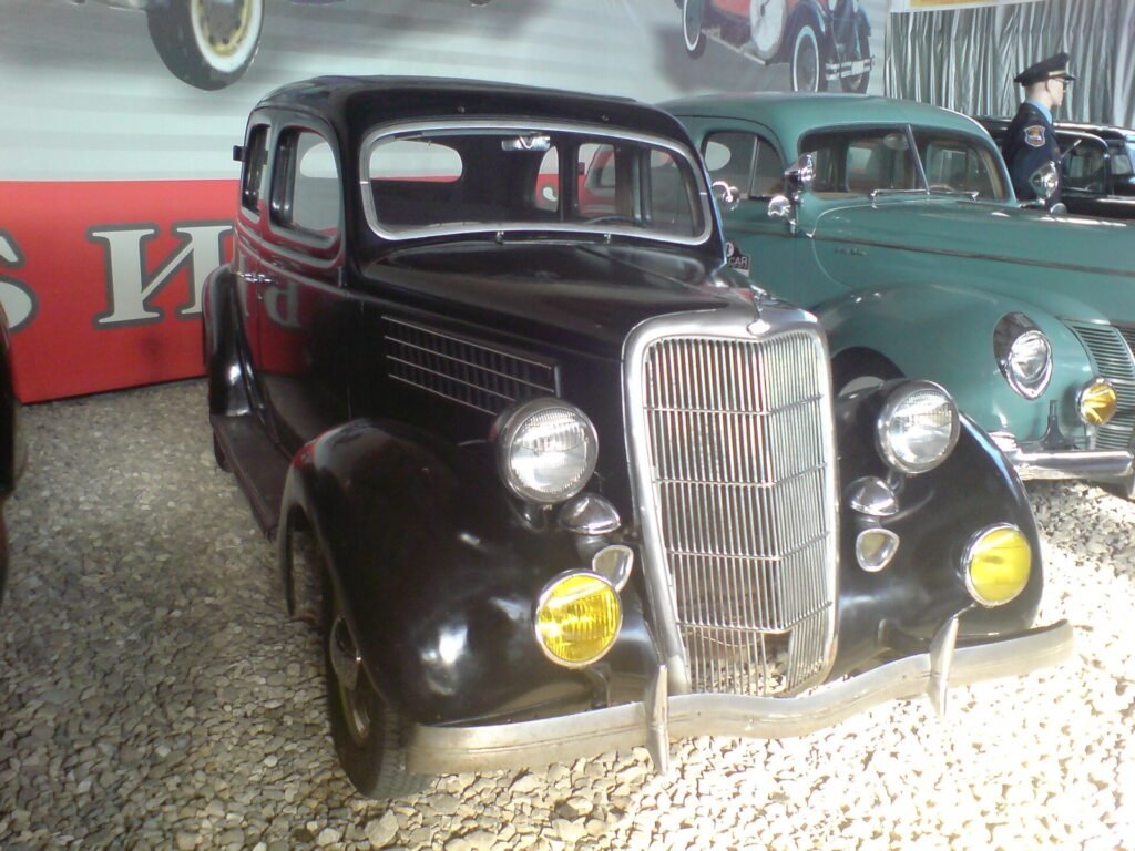 Ford V-8 photo