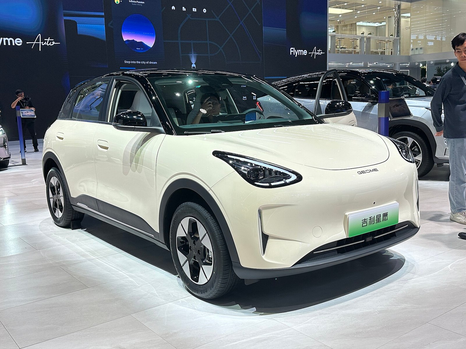 Geely E2