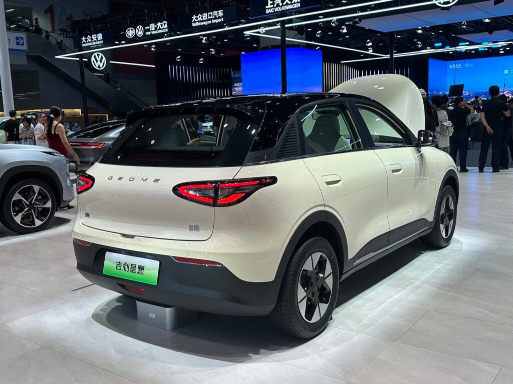 Geely E2 photo