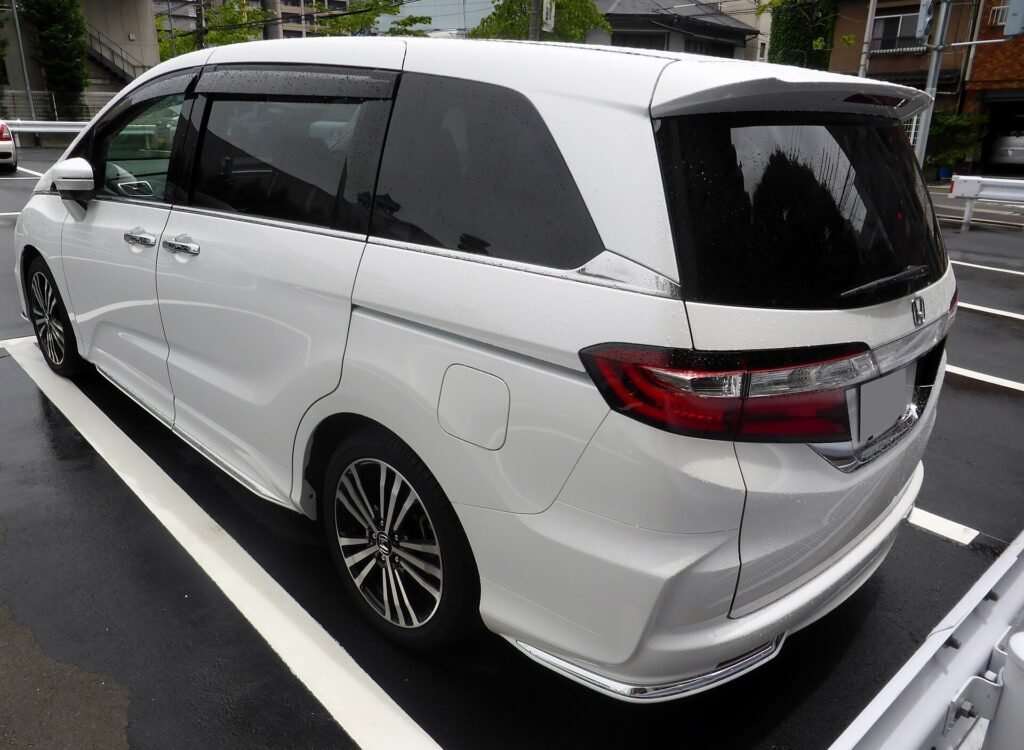 Honda Odyssey Absolute photo