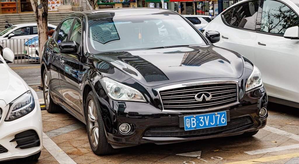 Infiniti M56 photo