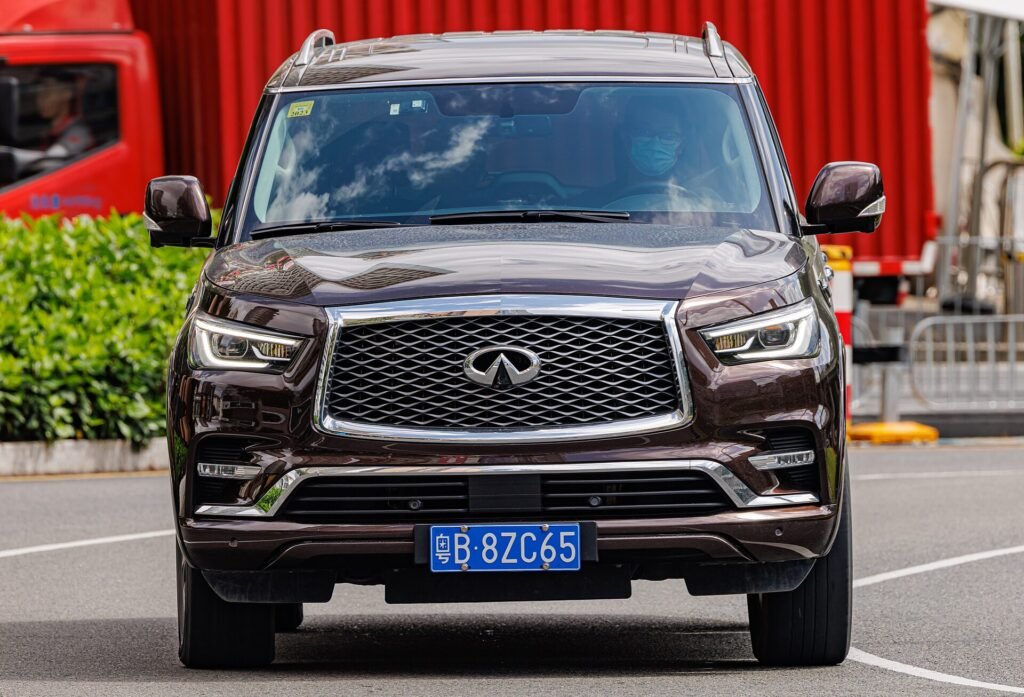Infiniti QX80 photo