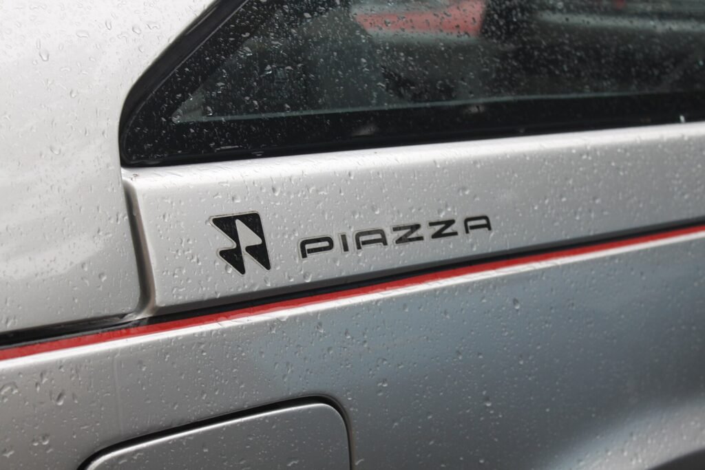 Isuzu Piazza photo