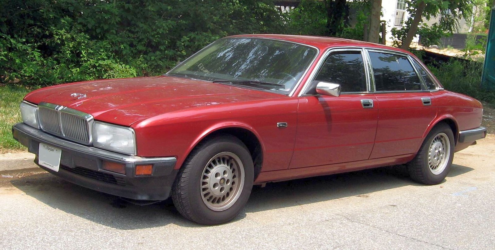 Jaguar XJ40
