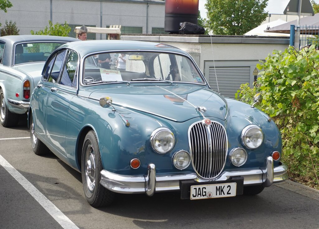 Jaguar 340 photo