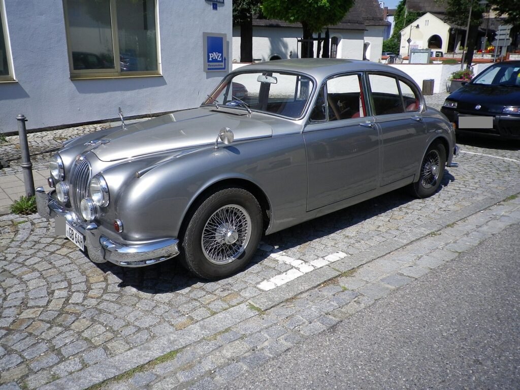 Jaguar 340 photo