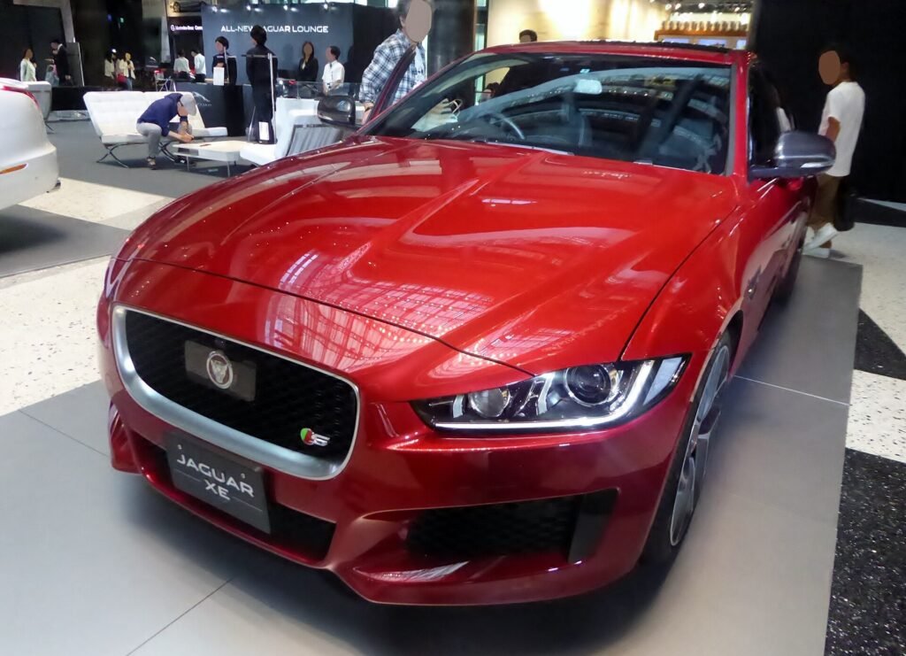 Jaguar Xe photo