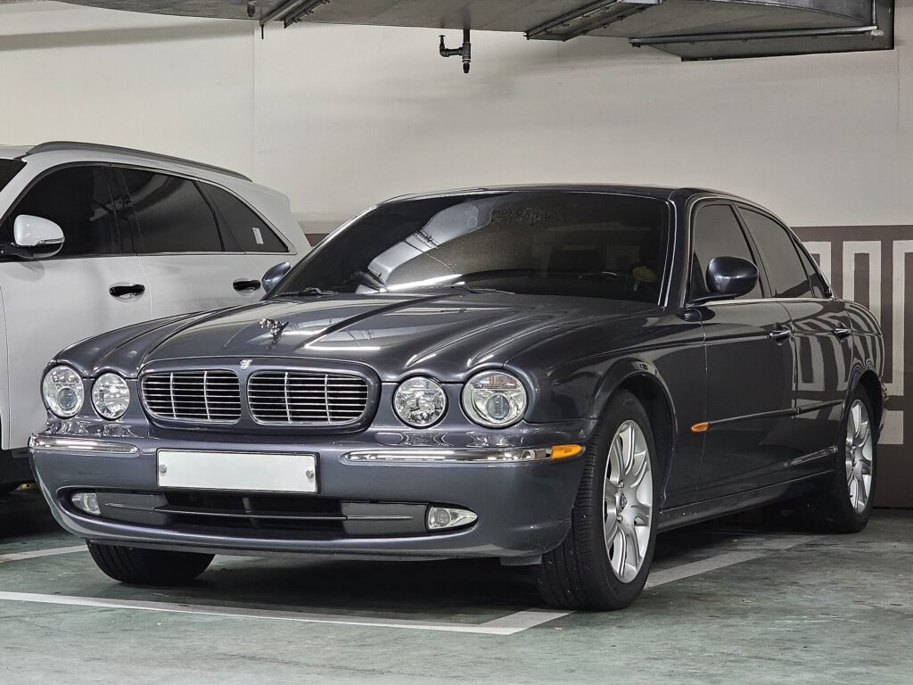 Jaguar XJ8 photo
