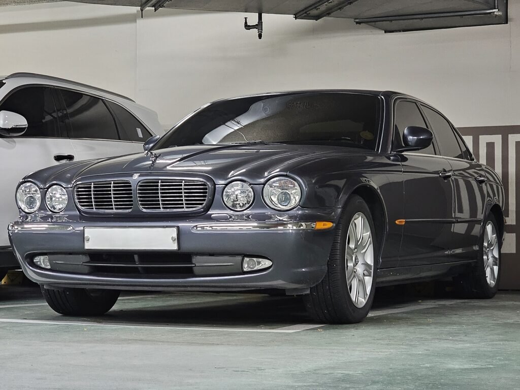 Jaguar XJ8 photo
