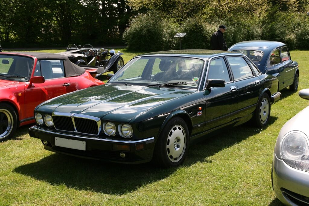 Jaguar XJ40 photo