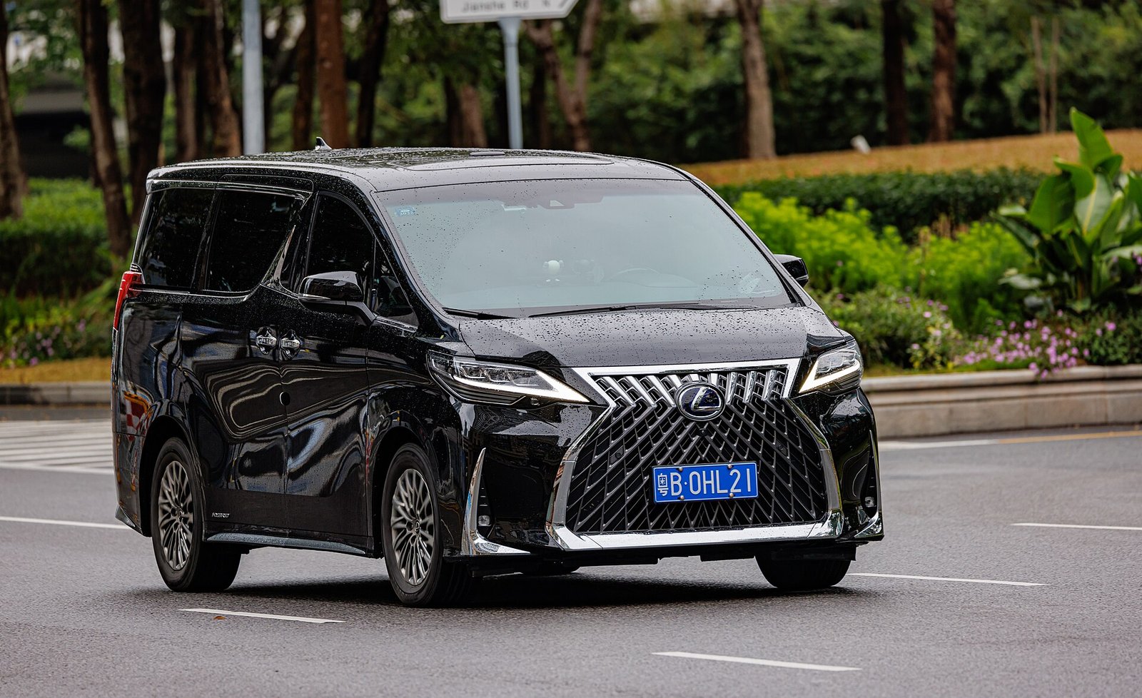 Lexus LM