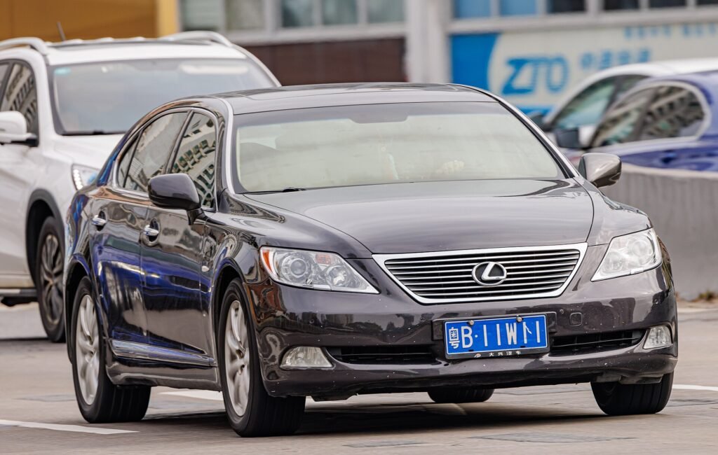 Lexus LS photo