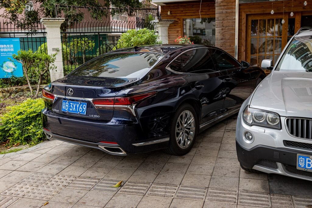 Lexus LS photo
