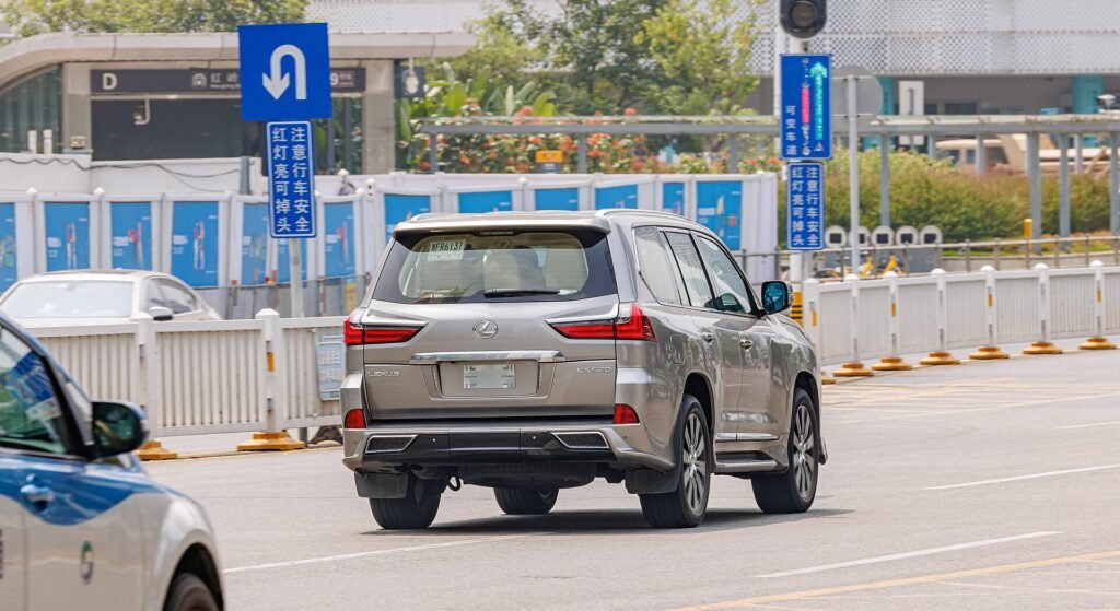 Lexus LX photo