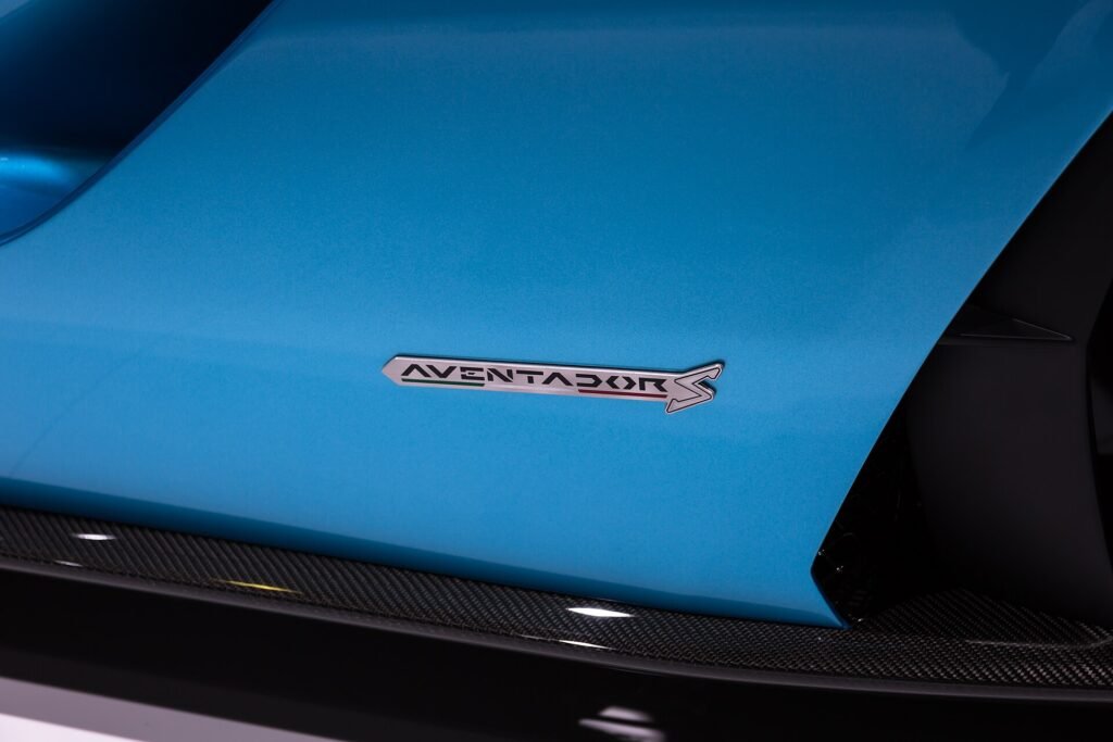Lamborghini Aventador S photo