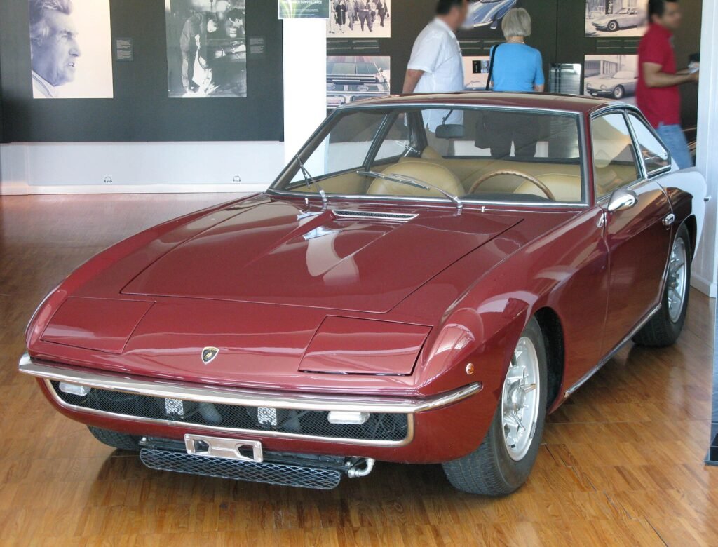 Lamborghini Islero photo
