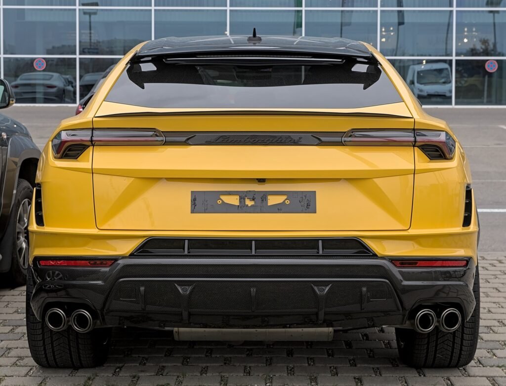 Lamborghini Urus photo