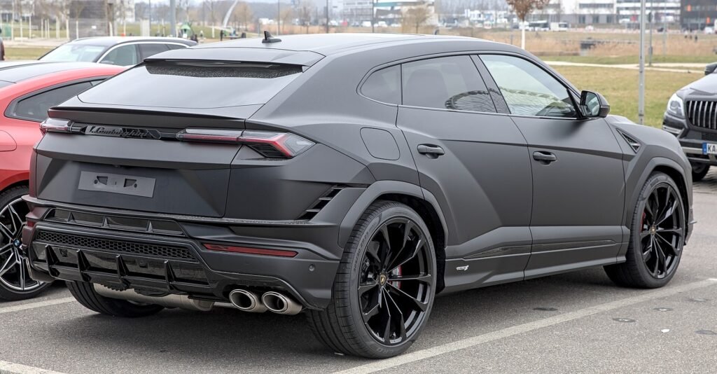 Lamborghini Urus S photo