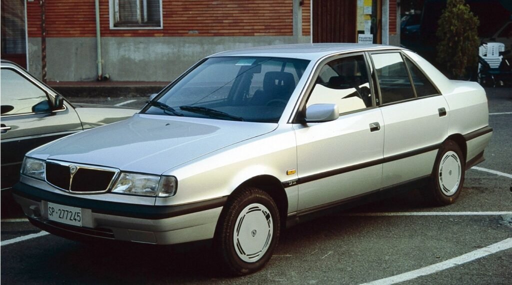 Lancia Dedra photo