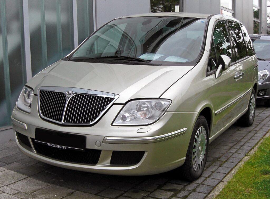 Lancia Phedra photo