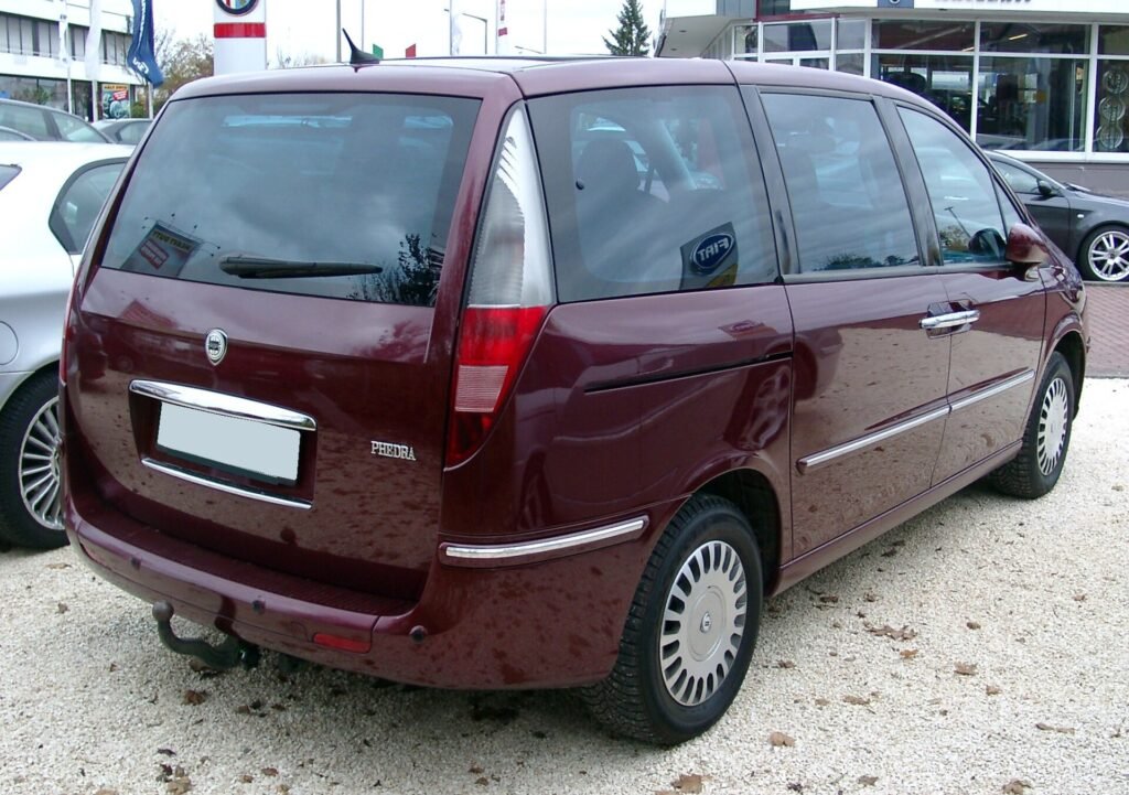 Lancia Phedra photo
