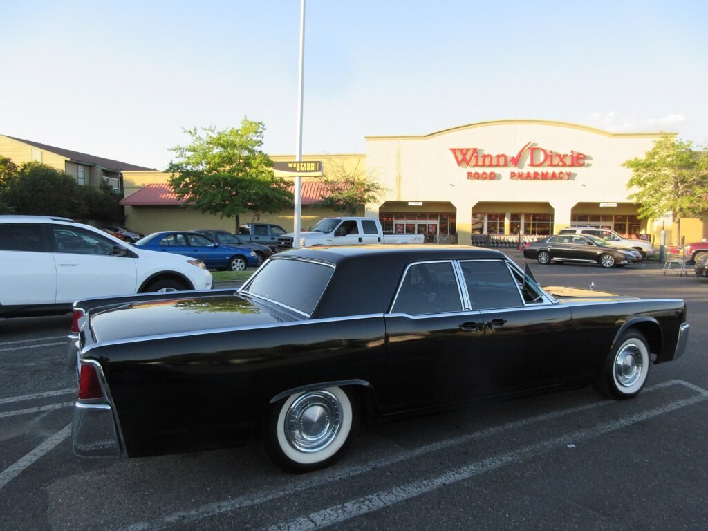 Lincoln Continental photo