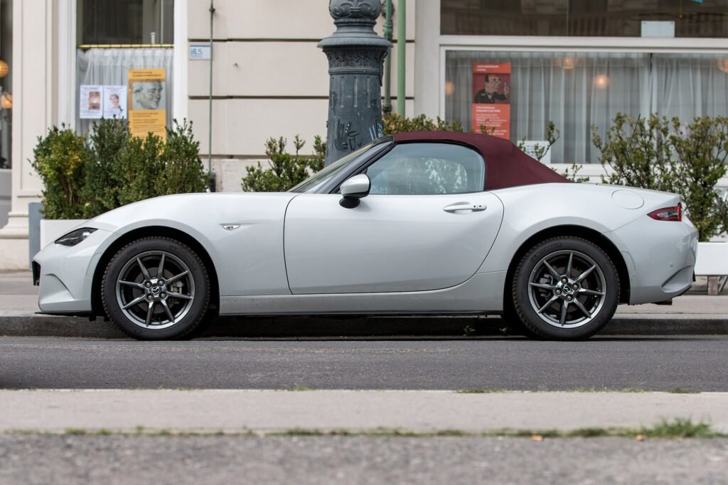 Mazda Roadster photo