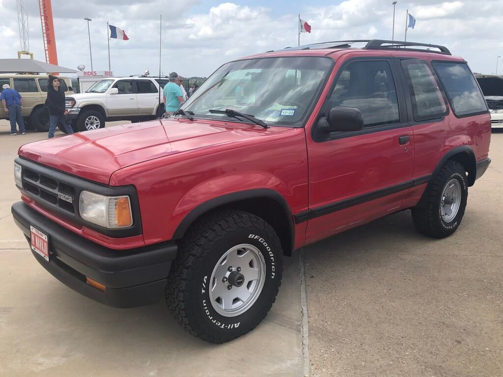 Mazda Navajo photo