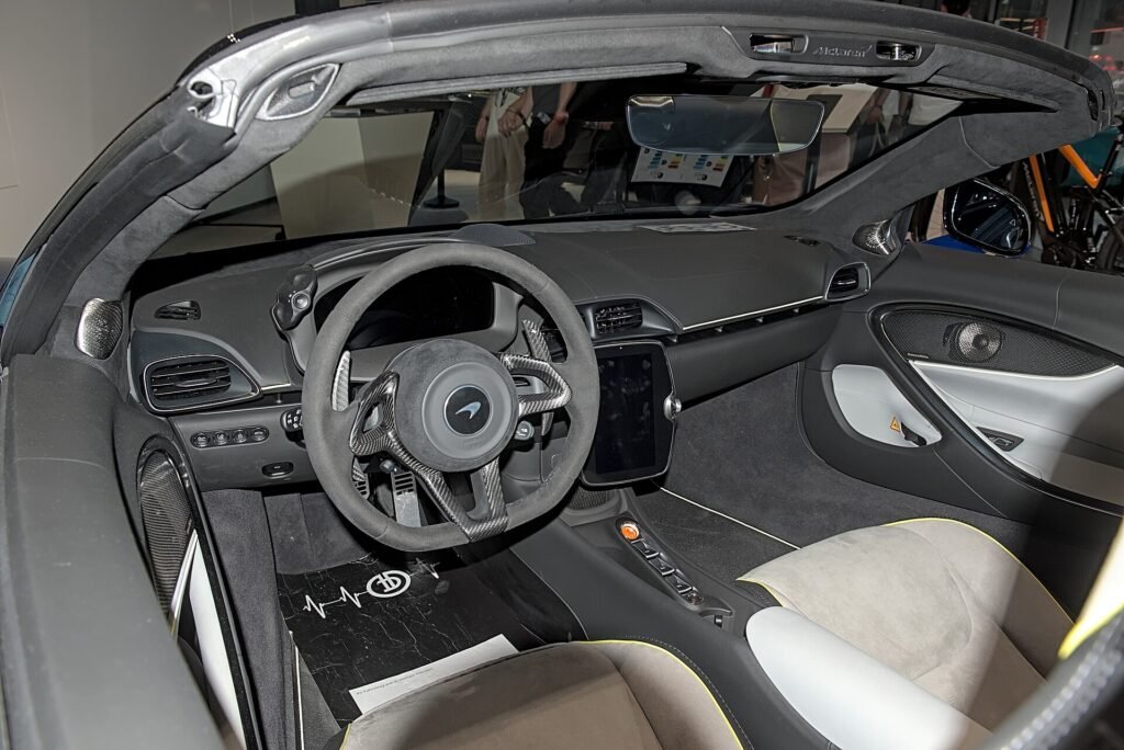 McLaren Artura Spider photo