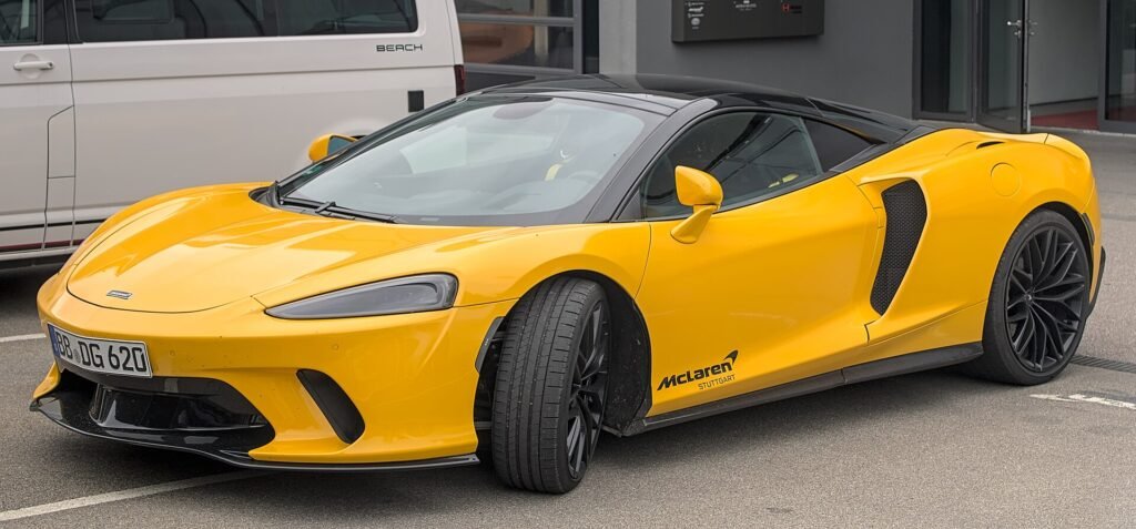 McLaren GT photo