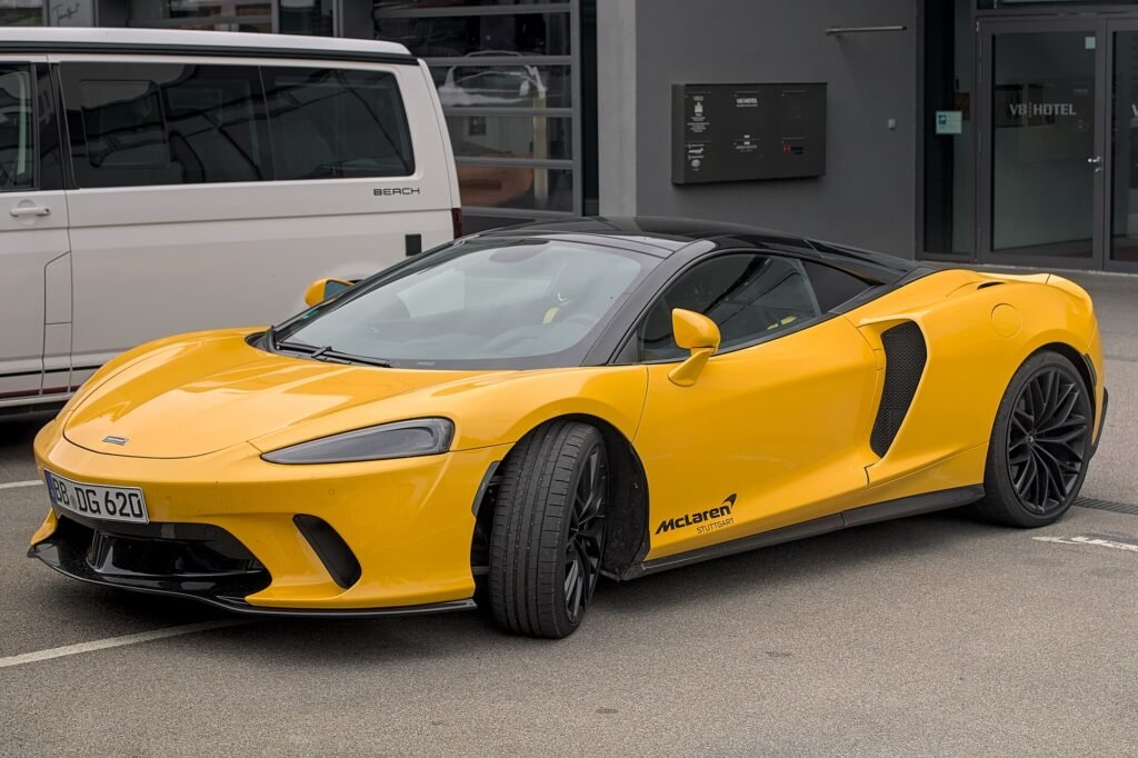 McLaren GT photo