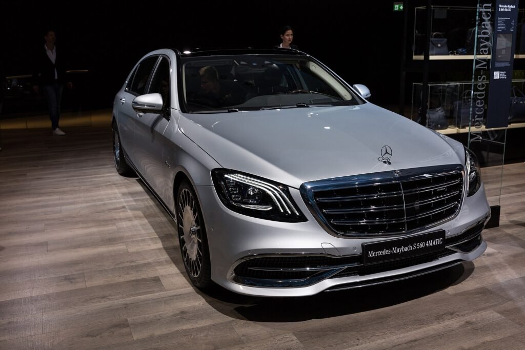 Mercedes-Benz 560 photo