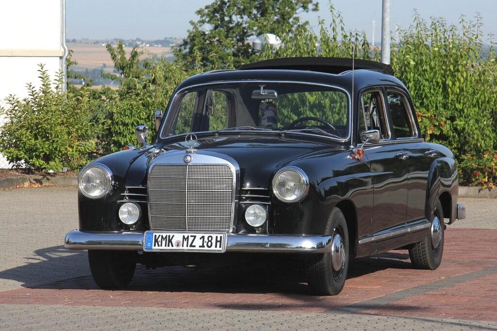 Mercedes-Benz 180 photo