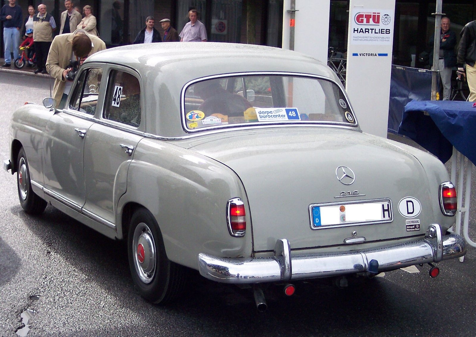 Mercedes-Benz 219