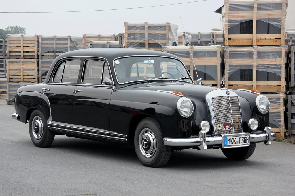Mercedes-Benz 220 photo