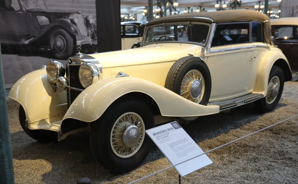 Mercedes-Benz 211 K photo
