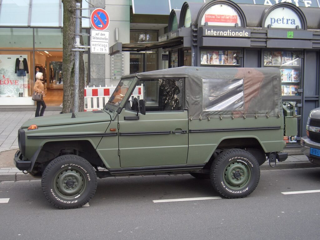Mercedes-Benz 230 GE photo
