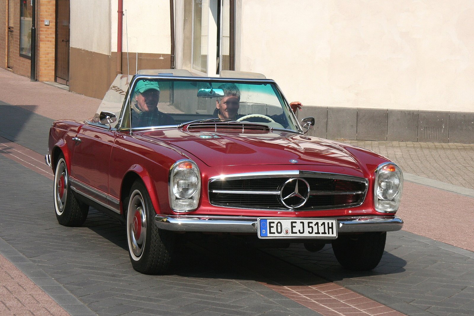 Mercedes-Benz 230