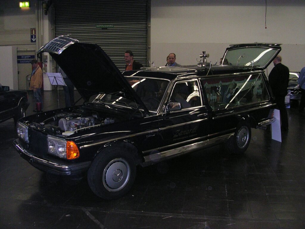 Mercedes-Benz 240 D photo