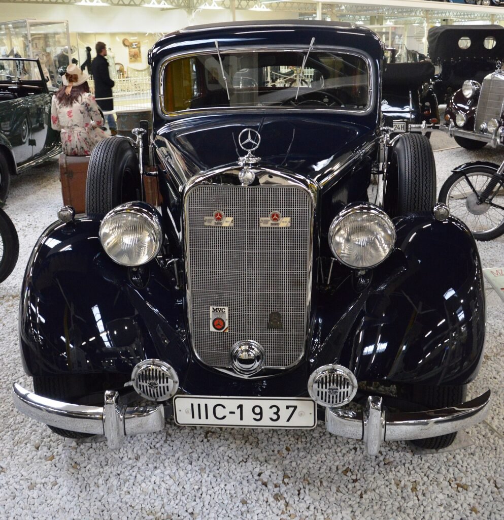 Mercedes-Benz 260 photo