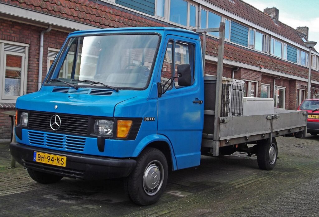 Mercedes-Benz 307 D photo