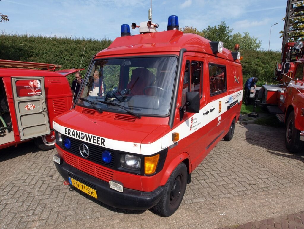 Mercedes-Benz 310 D photo