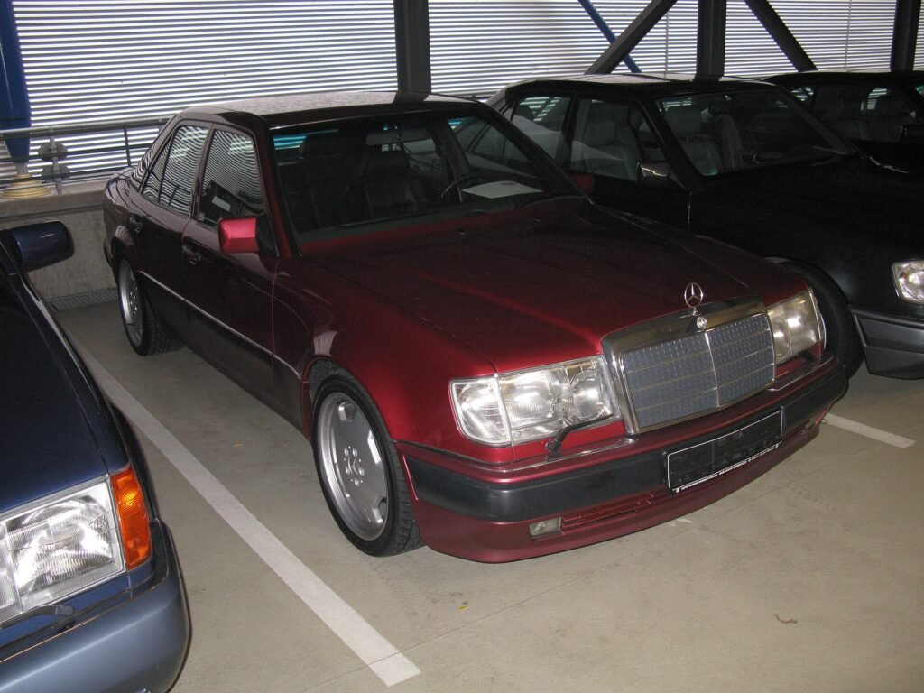 Mercedes-Benz 500 E photo