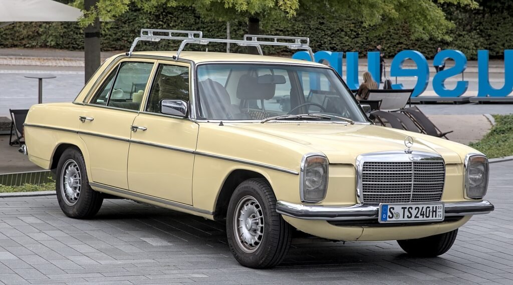 Mercedes-Benz E-Class photo