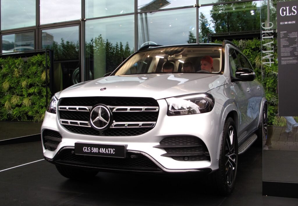 Mercedes-Benz 210 D photo