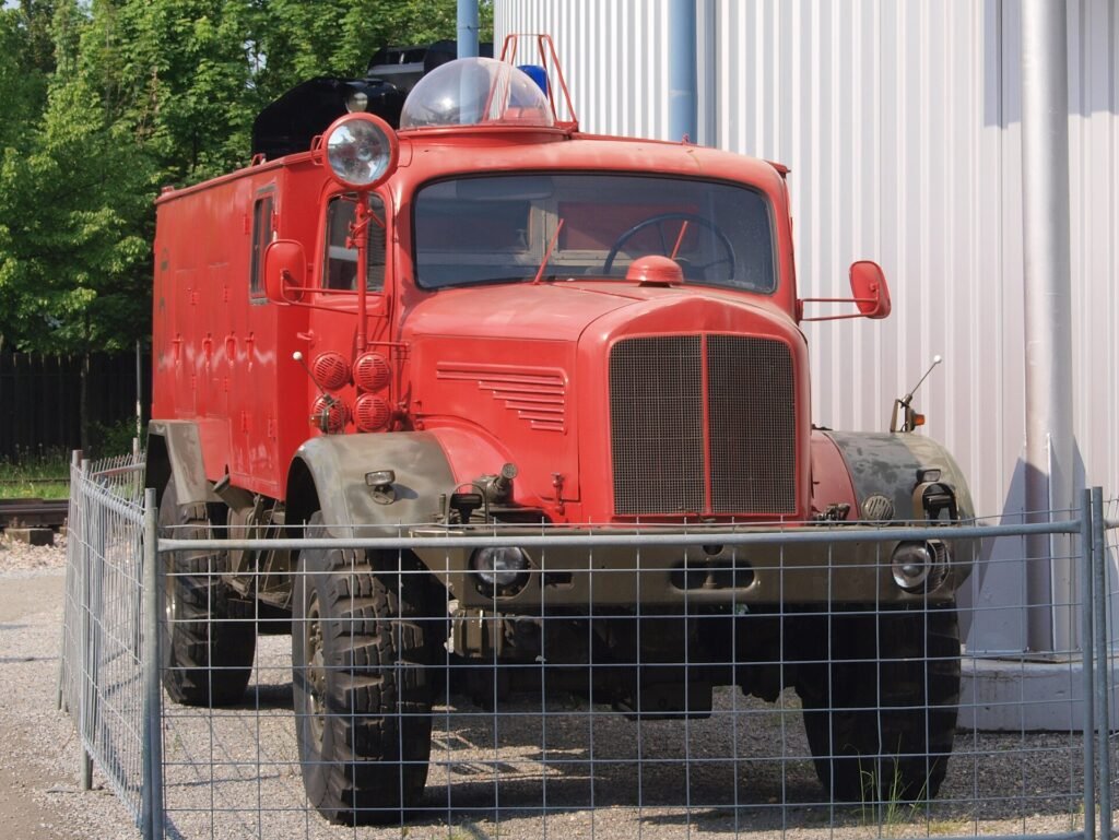 Mercedes-Benz 315 photo