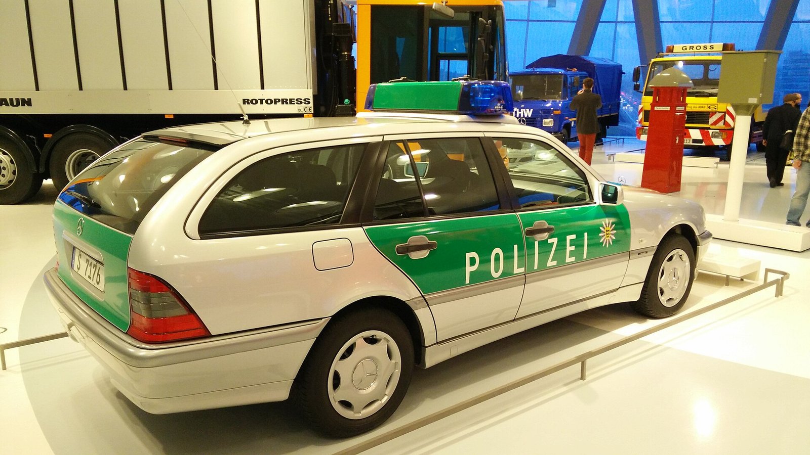 Mercedes-Benz 318