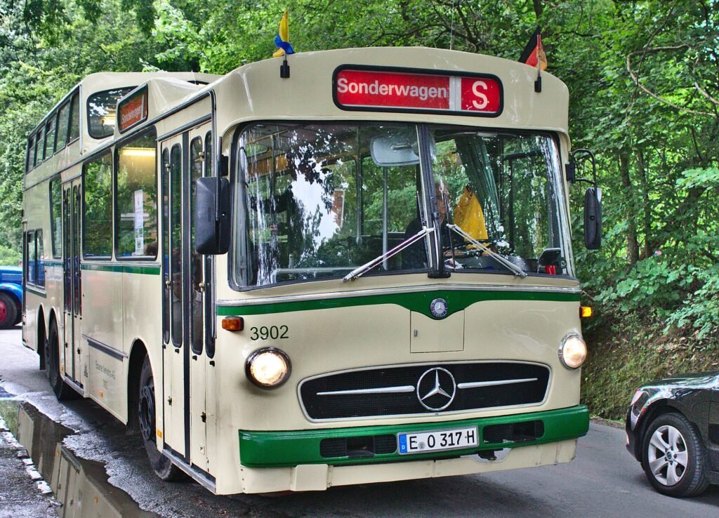 Mercedes-Benz 300 S photo
