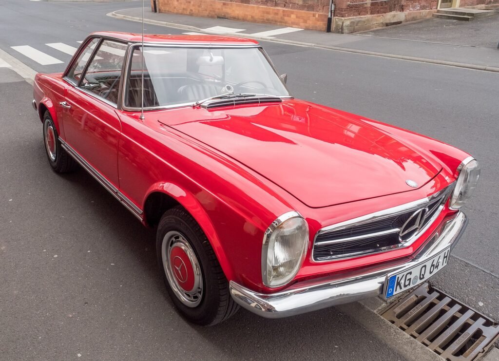 Mercedes-Benz 230 photo