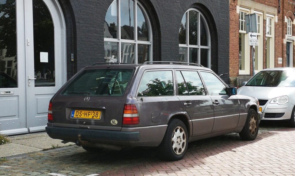 Mercedes-Benz 250 TD photo